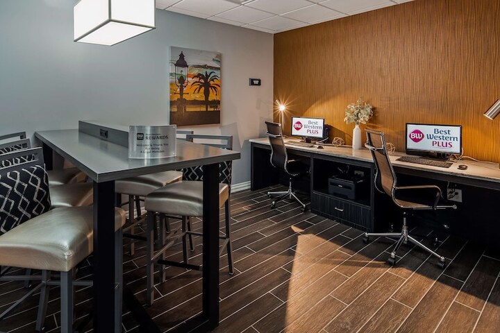 Business Center 23 of 23