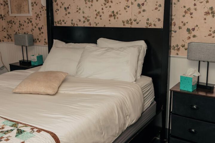 Room 16 of 36