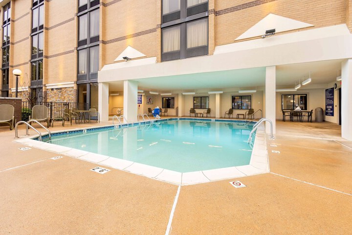Heritage Inn Suites Houston / Sugar Land Trademark by Wyndham