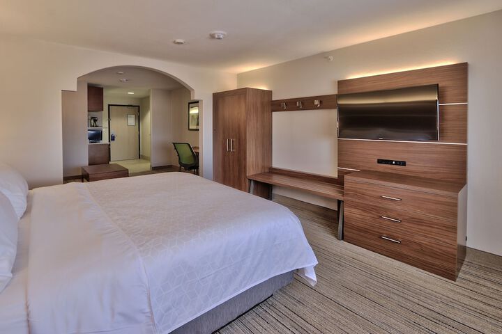 Holiday Express & Suites Portales by IHG