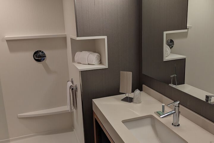 Courtyard by Marriott Holland Downtown