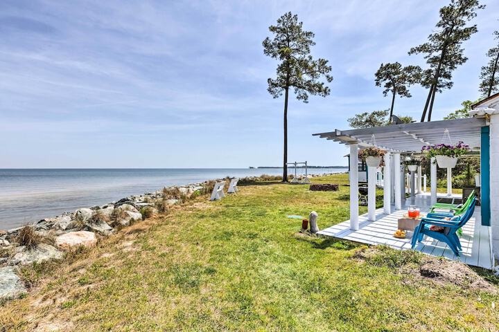 Oceanfront White Stone Cottage w / Private Beach!