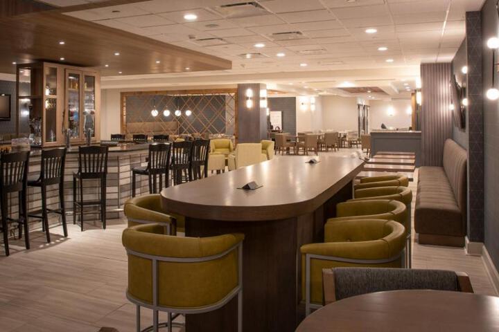 Crowne Plaza Chicago-Northbrook by IHG