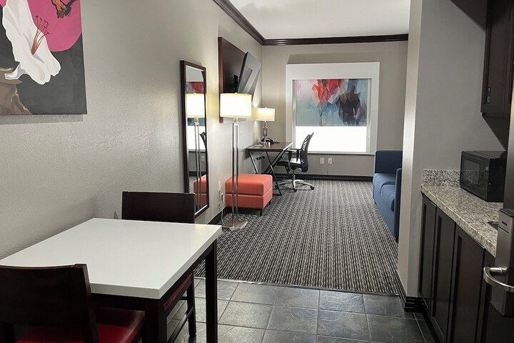 Room 43 of 66