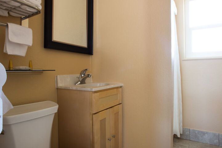 Shasta Pines Motel & Suites