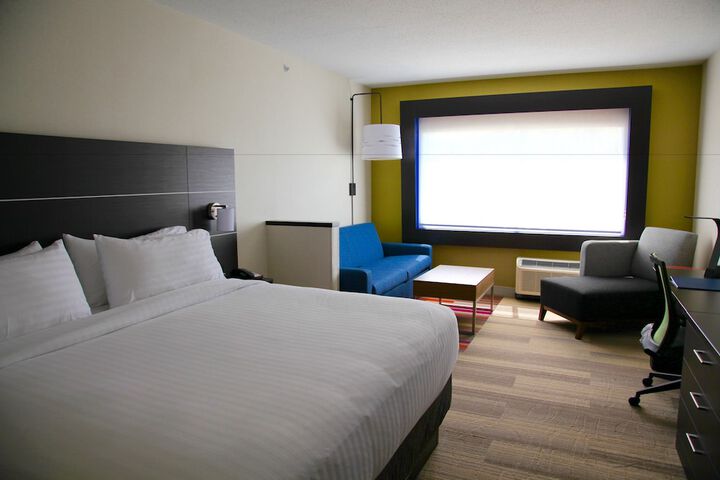 Room 17 of 35