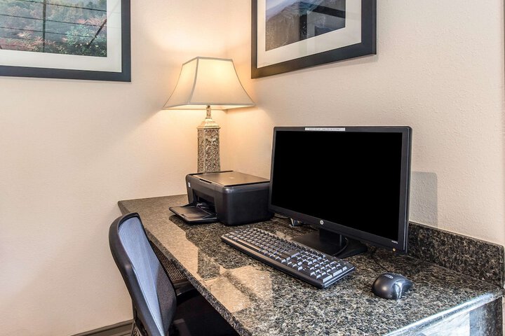 Business Center 28 of 28