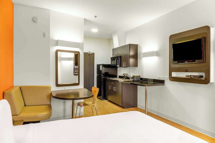 Room 10 of 25