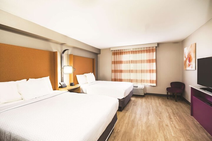 Room 34 of 40