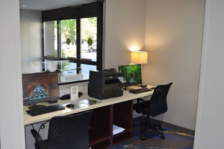 Business Center 49 of 51