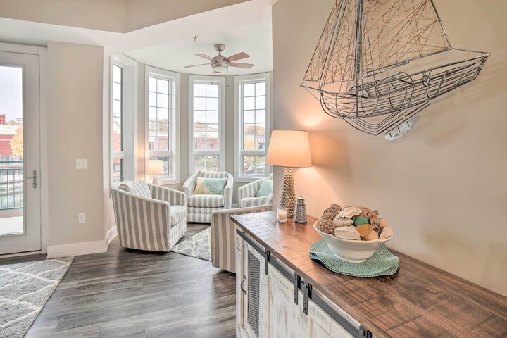 Luxe Manistee Condo w / Balcony & River Views!