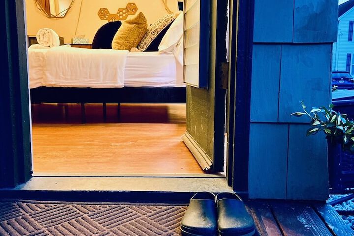 Room 33 of 100