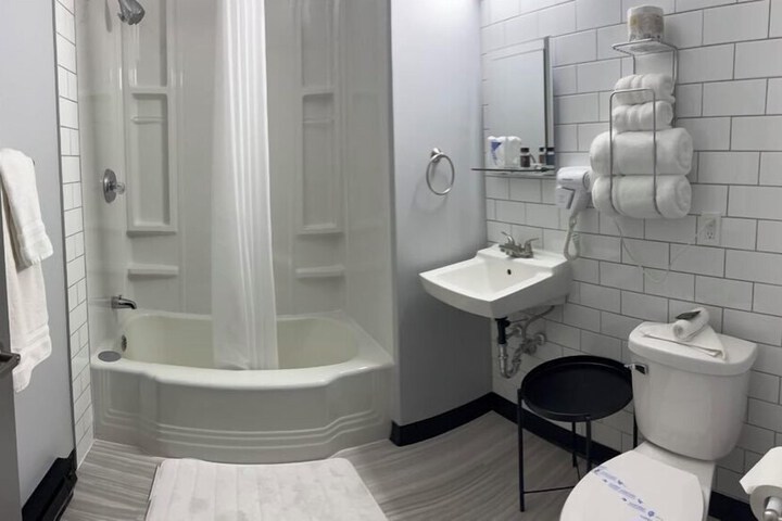 Acadian Hotel