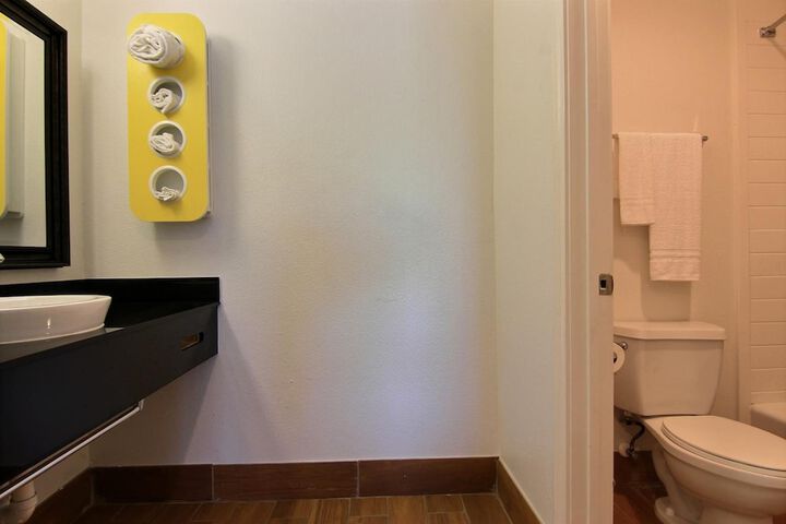 Room 25 of 37