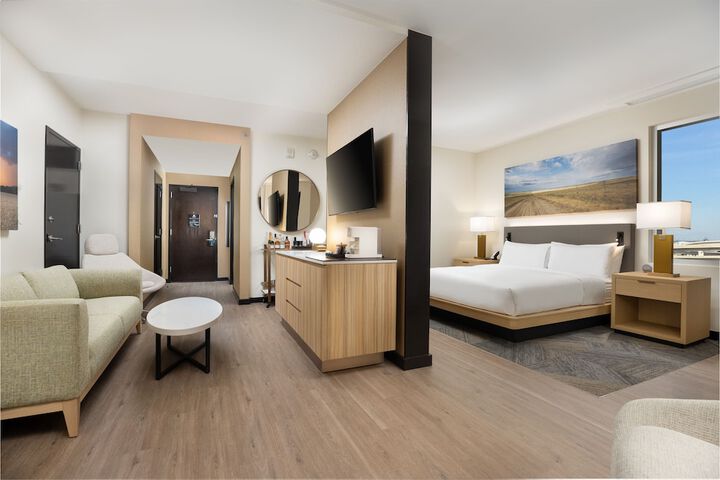 Room 28 of 63