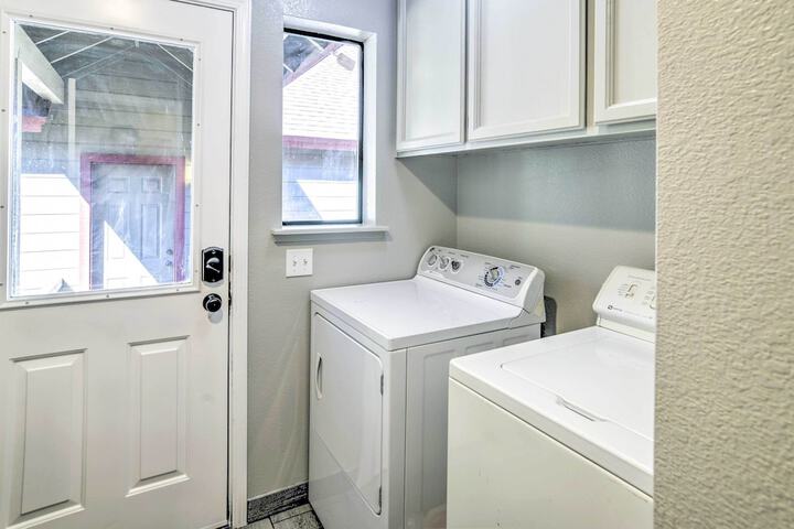 Charming Chester Home w / Furnished Porch!