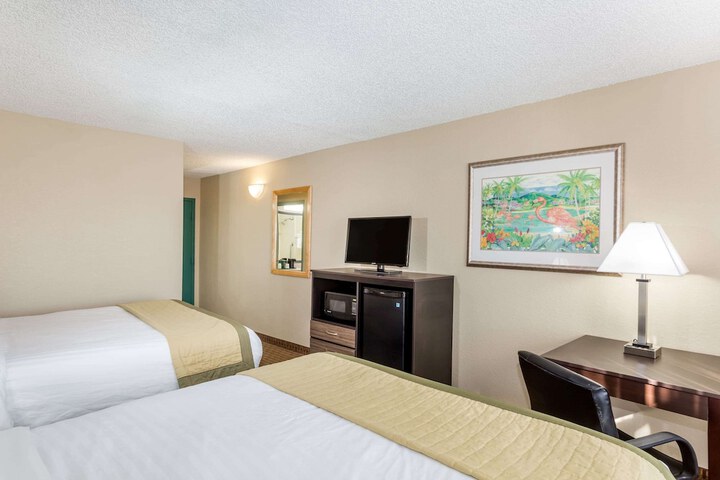 Room 21 of 32