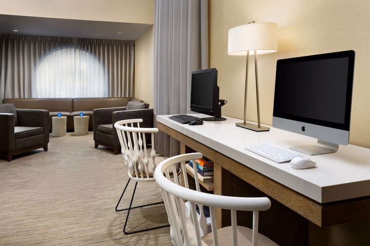 Business Center 116 of 118