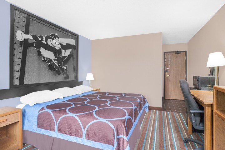 Room 11 of 30