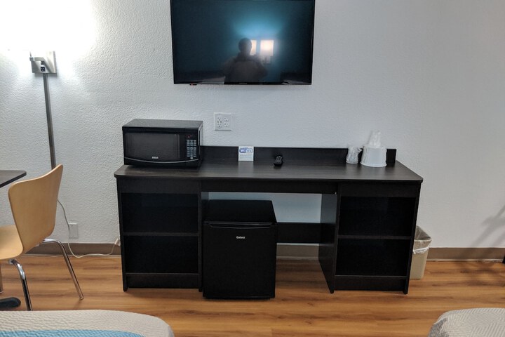 Room 17 of 37