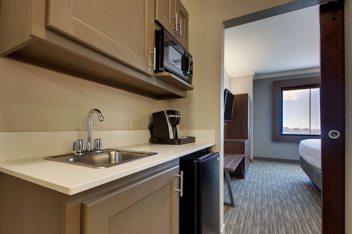 Holiday Inn Express Hotel & Suites Vernon College Area by IHG