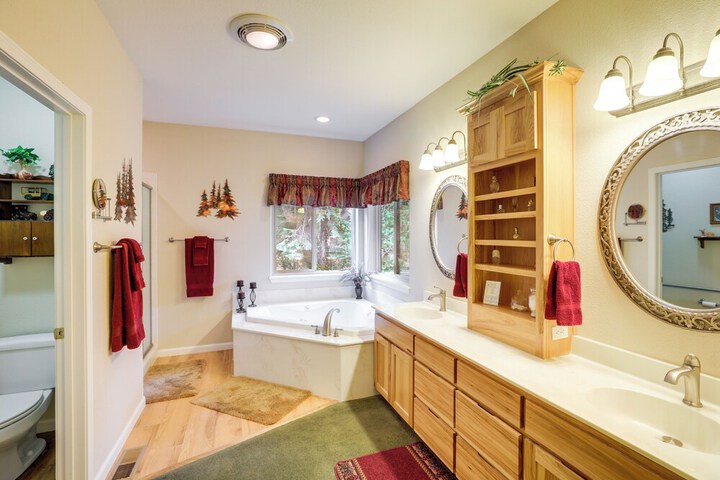 Cozy Chester Home w / Patio & Lake Access!