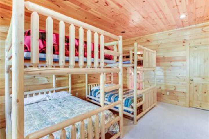 Big Bear Lodge Five Bedroom Home