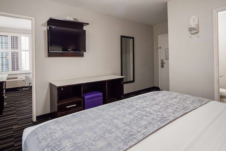 Room 8 of 25