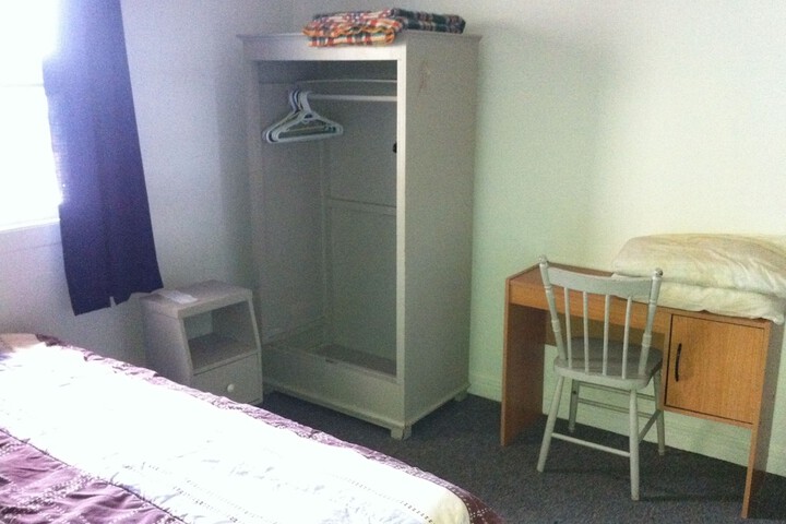 Room 17 of 28