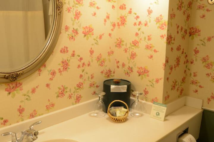 Room 21 of 49