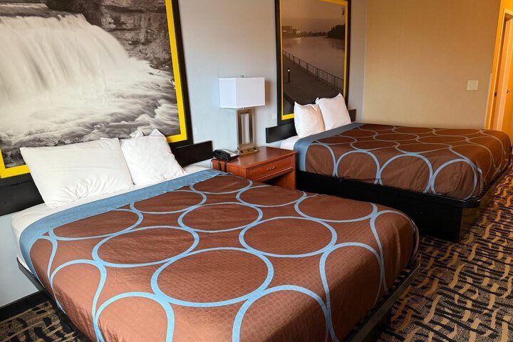 Room 10 of 19