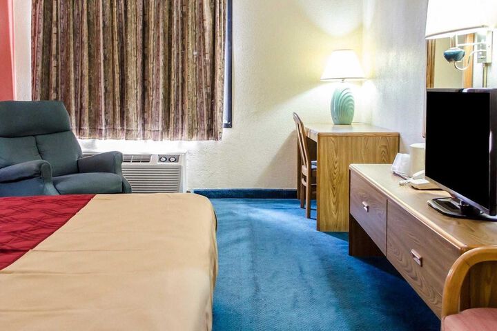 Room 34 of 47