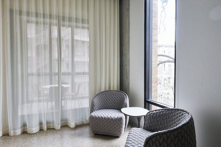 Room 28 of 104