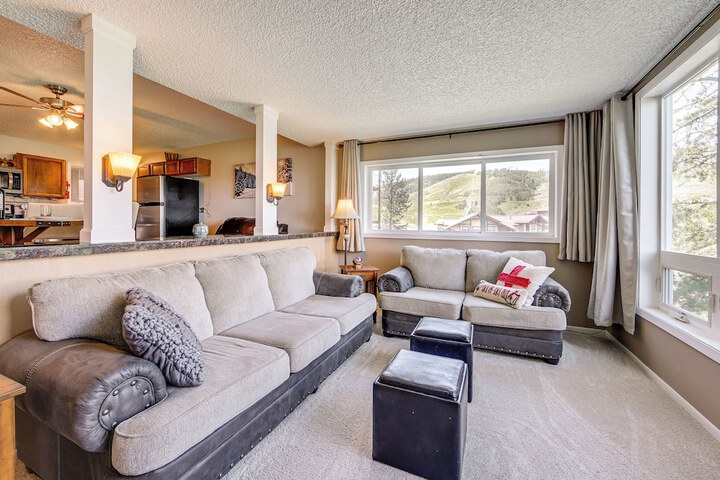 Ski-in / out Granby Ranch Condo w/ Balcony!