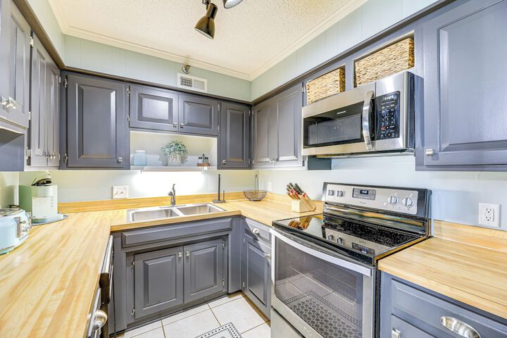 N Topsail Beach Oceanfront Condo w / Pool!