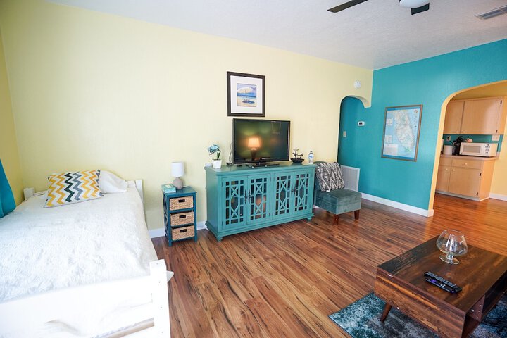 Mar Bay Motel & Suites