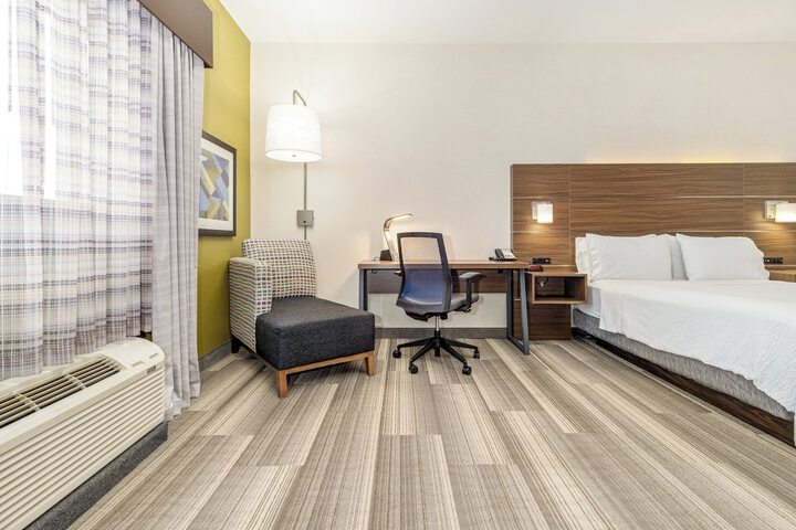 Room 104 of 348