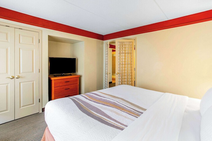 Room 32 of 45