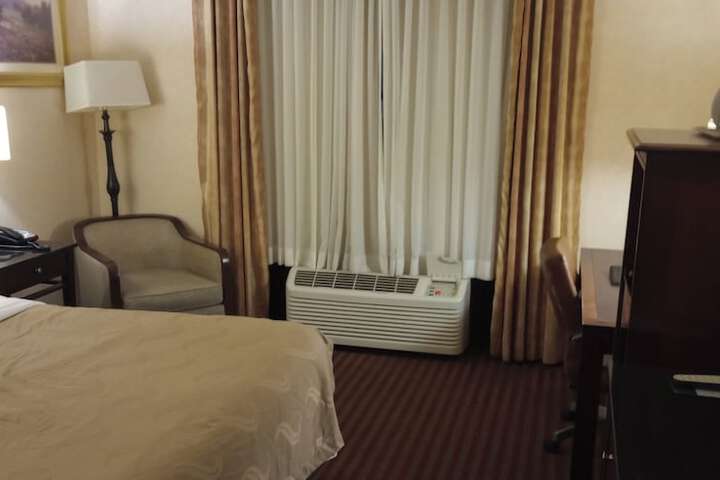 Quality Inn & Suites Somerset Downtown