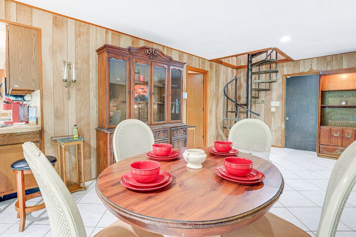 Lake Placid Home w / Screened Porch: Near Lake Clay