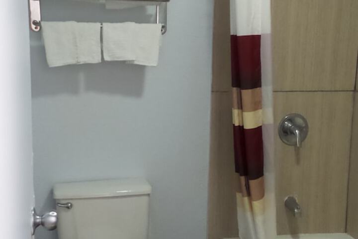 Room 4 of 9