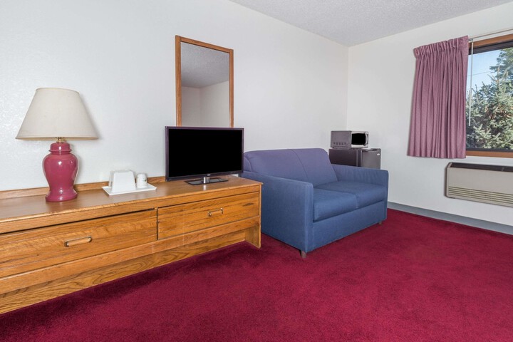 Super 8 by Wyndham Front Royal Near Shenandoah National Park