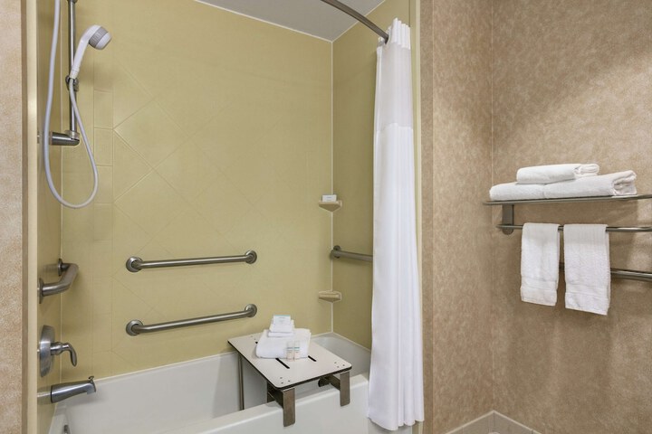 Room 14 of 26