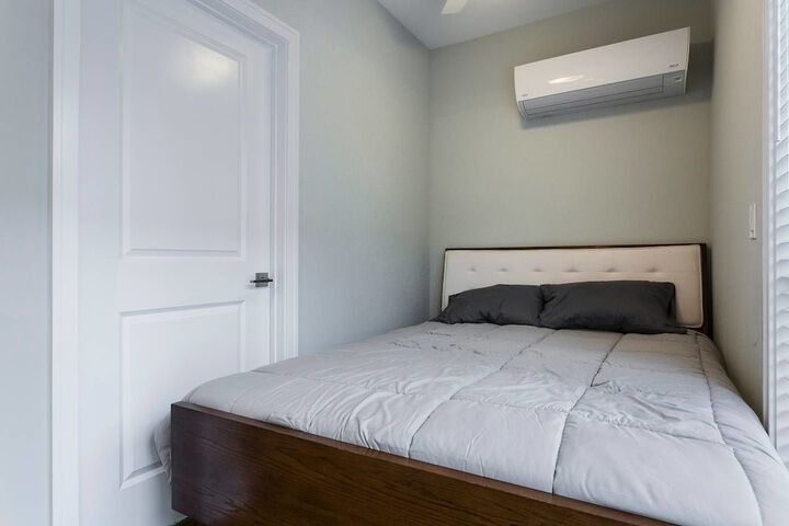 Room 6 of 15