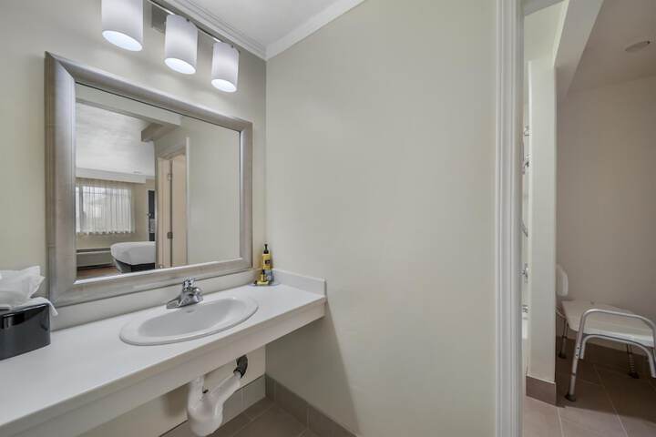 Best Western Plus Northwoods Inn