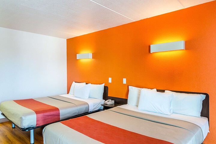 Motel 6 Cleveland TX
