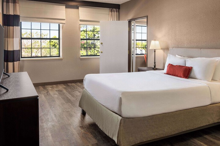 Room 28 of 63