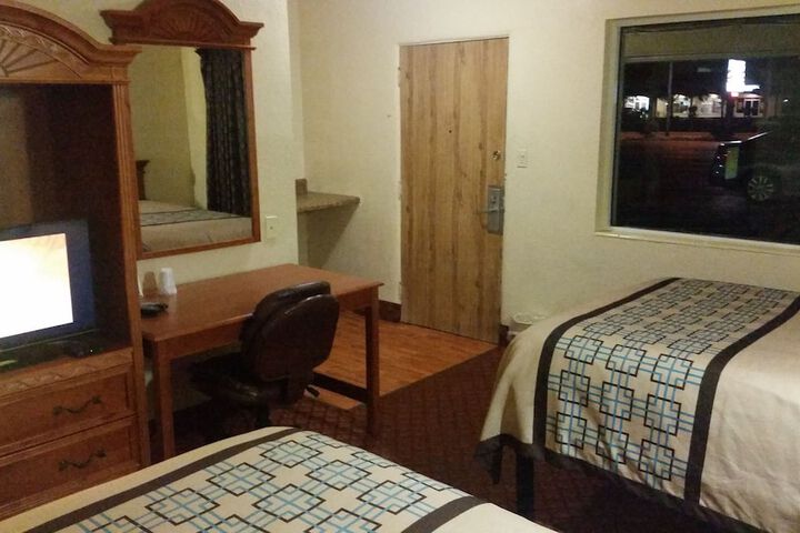 Room 16 of 34