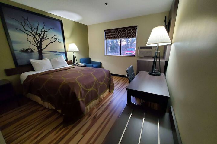 Room 6 of 15