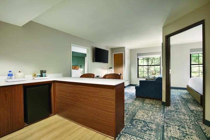 Room 13 of 33